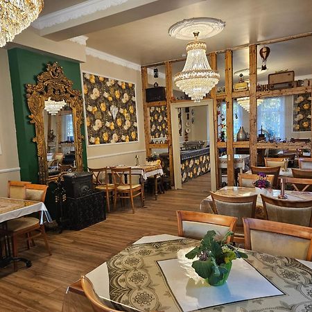Boutique Hotel Am Bahndamm Нойхаус ам Ренвег Екстериор снимка